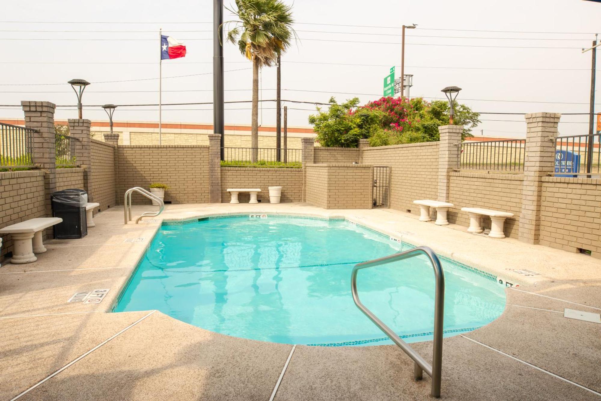 Americas Best Value Inn Харлинген Экстерьер фото