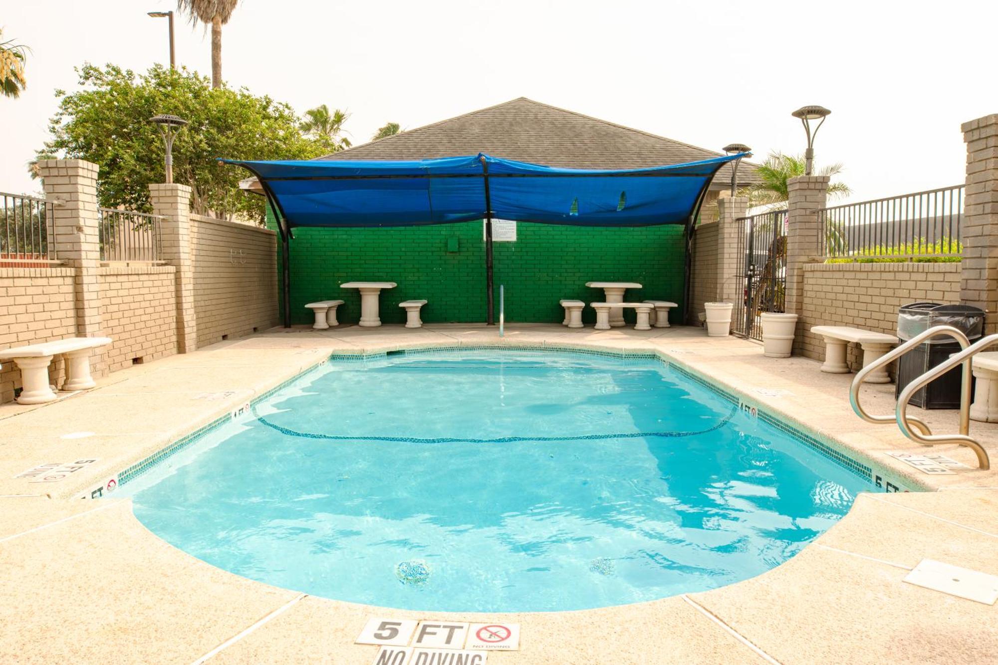 Americas Best Value Inn Харлинген Экстерьер фото